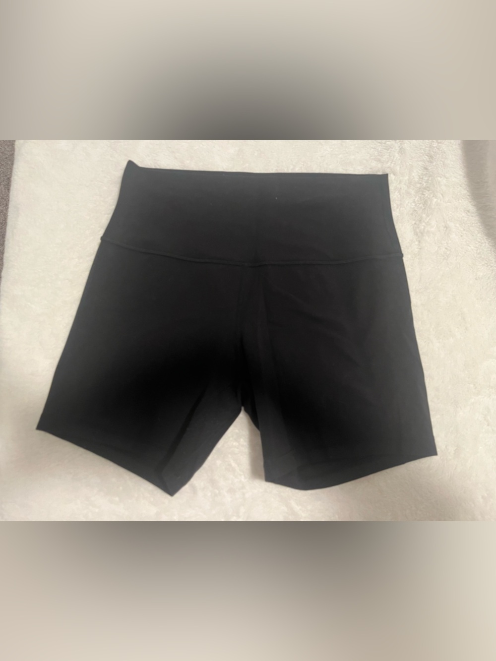 Lululemon Size 10 2.5” Black High-Waist Align shorts